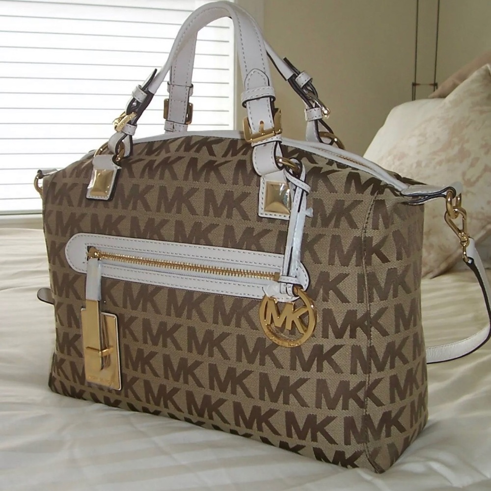 Micheal kors purse